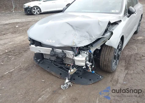 2025 Kia K5 Gt-Line z USA, uszkodzony, nr VIN KNAG64J71S5389461